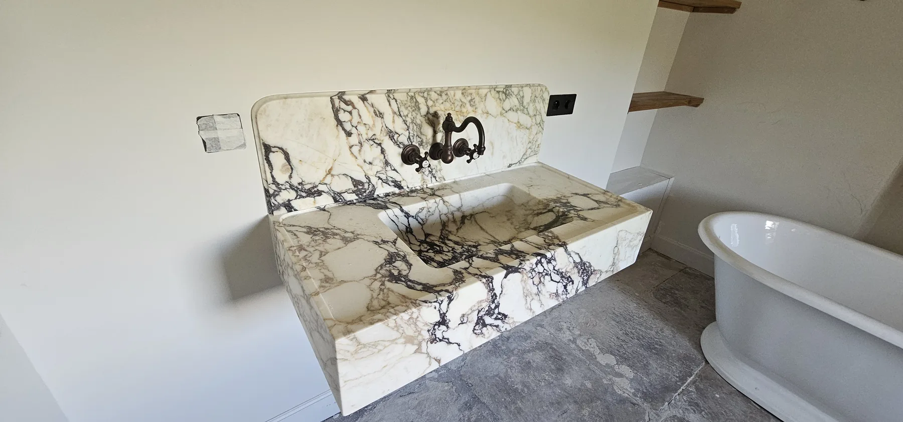 Réalisation salle de bain en pierre naturelle