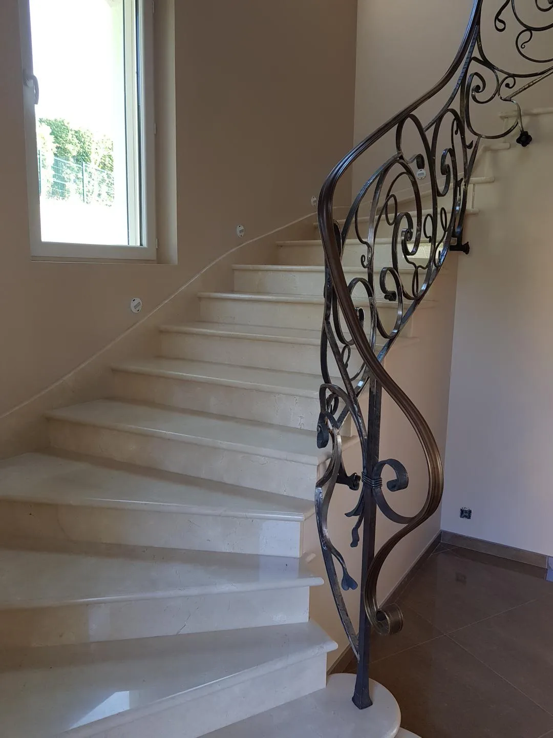 Réalisation escalier en pierre naturelle