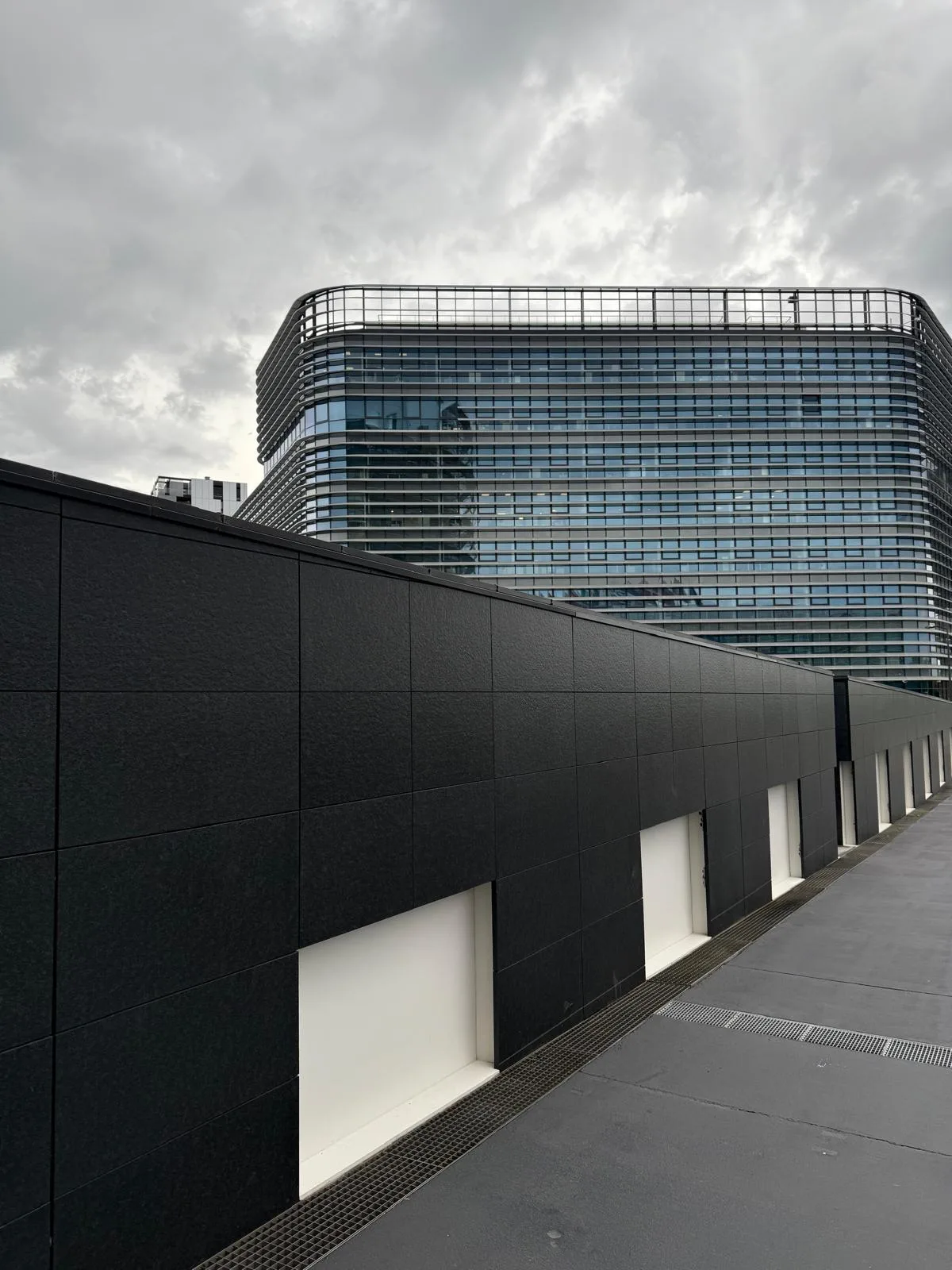 Façade contemporaine en pierre de taille appareillée